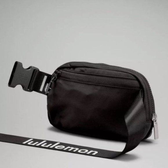 Lululemon Everywhere Belt Bag Black White Logo Crossbody Nwt - Picture 3 of 6